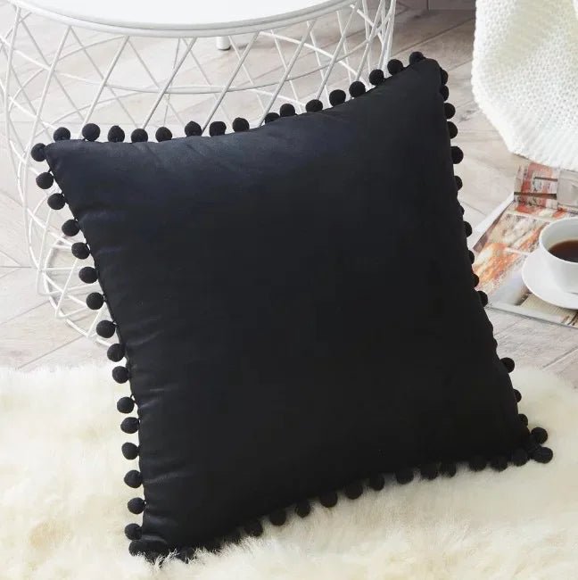 Housse De Coussin Velours Pompons Noir - Maison Coussin