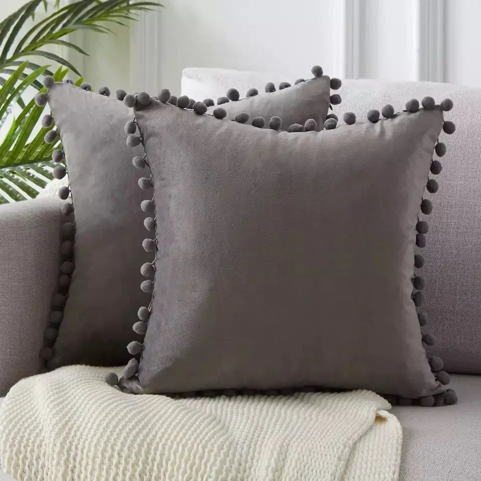 Housse De Coussin Velours Pompons Gris - Maison Coussin