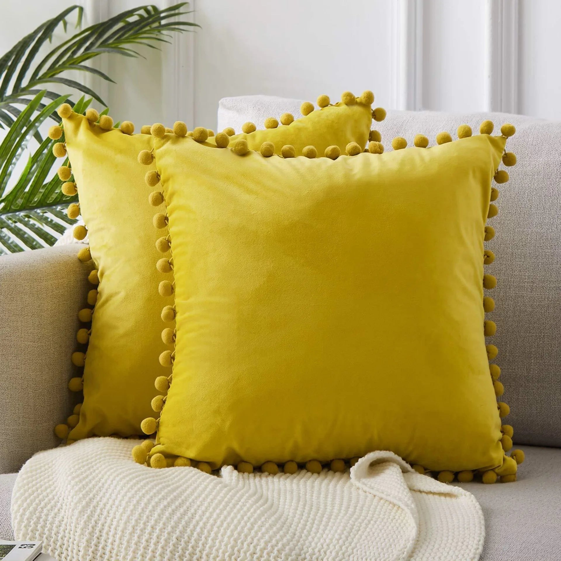 Housse De Coussin Velours Pompons Jaune Moutarde - Maison Coussin
