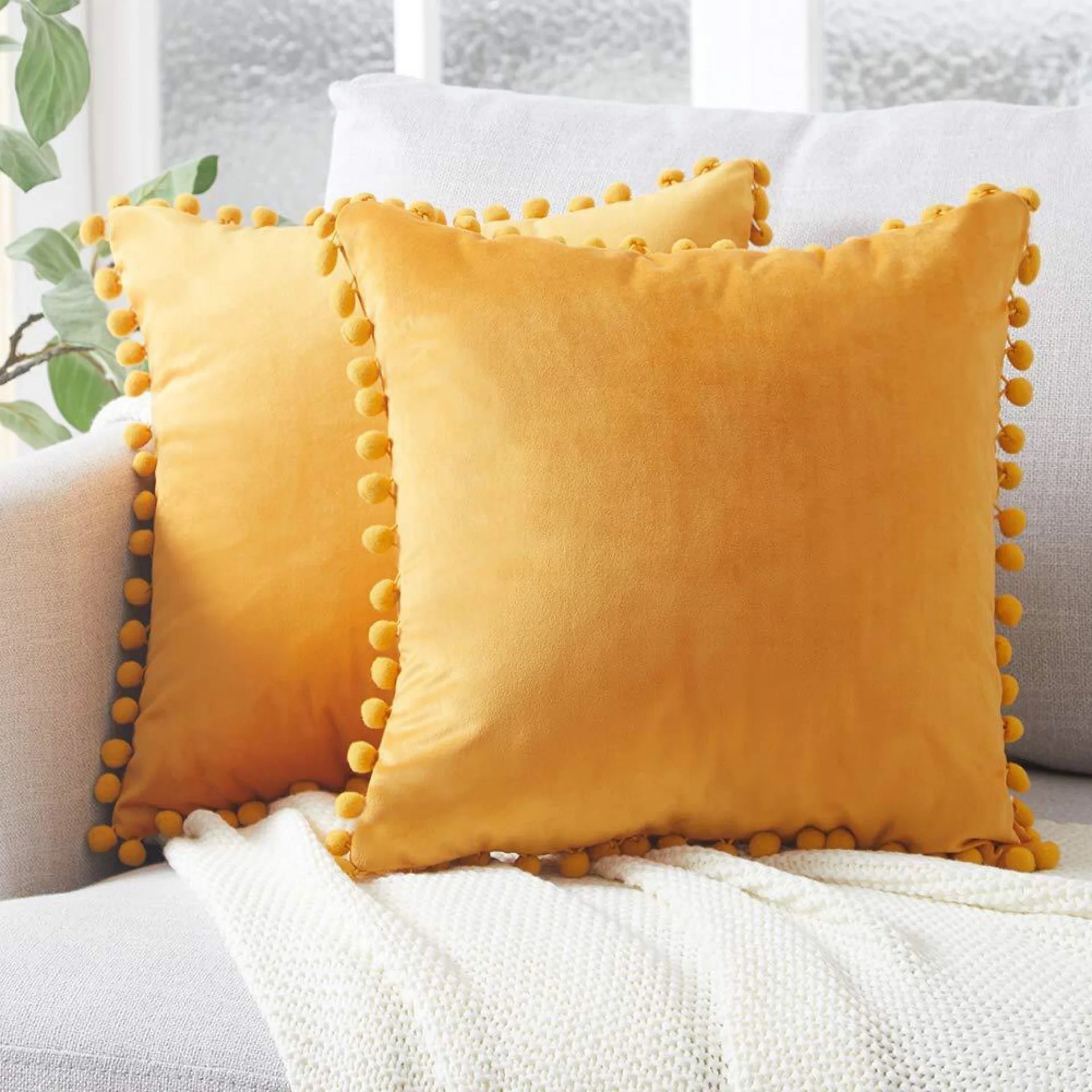 Housse De Coussin Velours Pompons Jaune Orange - Maison Coussin