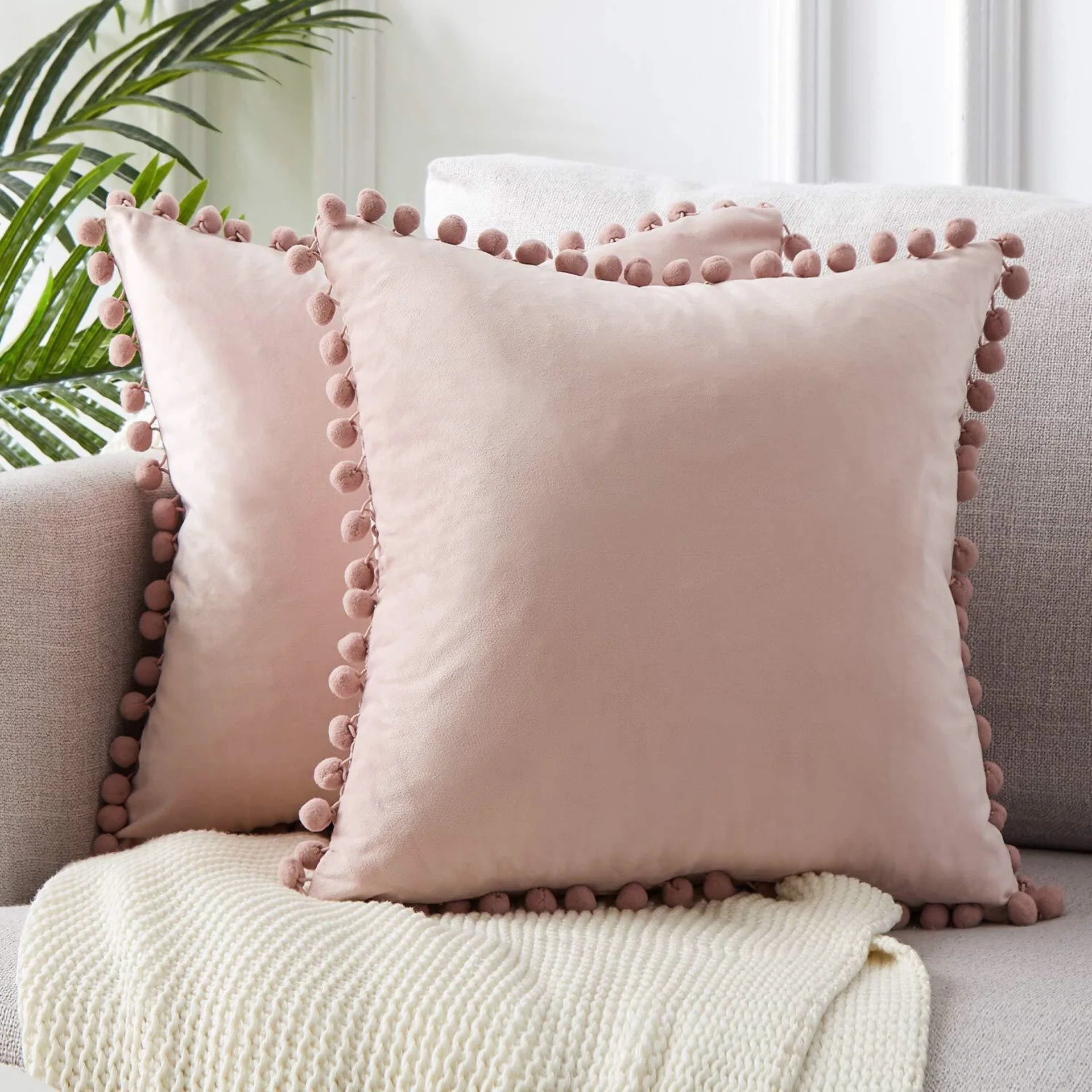 Housse De Coussin Velours Pompons Rose Clair - Maison Coussin